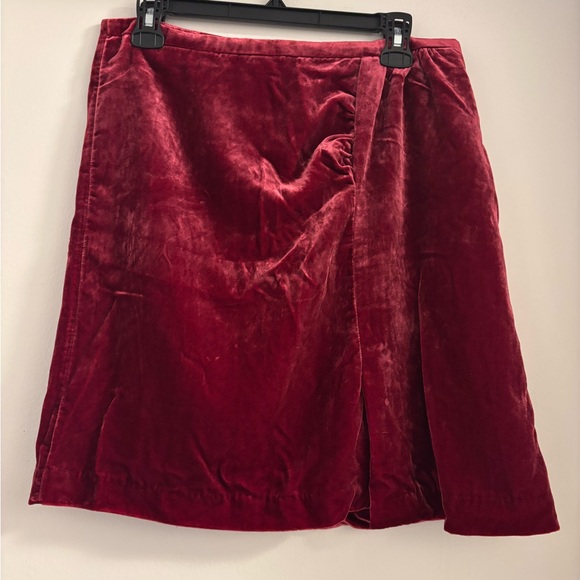 New Anthropologie Burgendy Velvet Mini Skirt W Slit 12 - Picture 2 of 5
